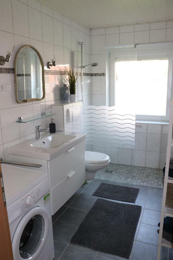 Wippsteert - 5 Sterne - Mit Balkon Und Pkw Stellplatz * Emden